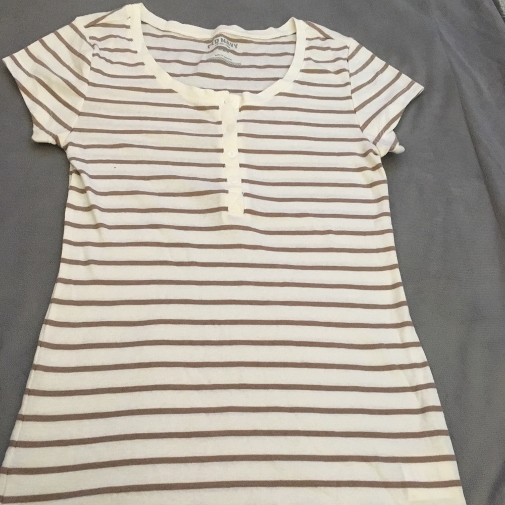 Old navy tee